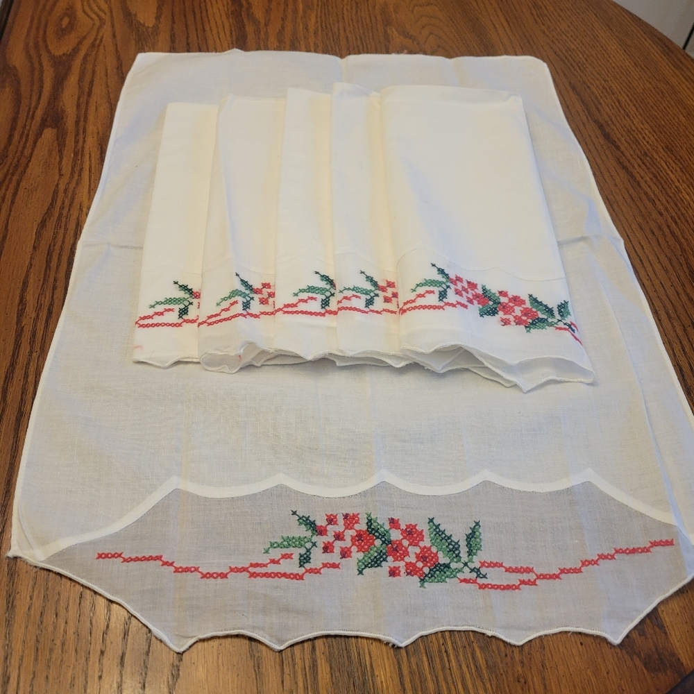 Vintage Set of 6 Embroidered Tea Towels/Napkins/Guest Towels  Seasonal